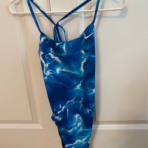 Nike Women's One-Piece Bathing suit NWT Size 6